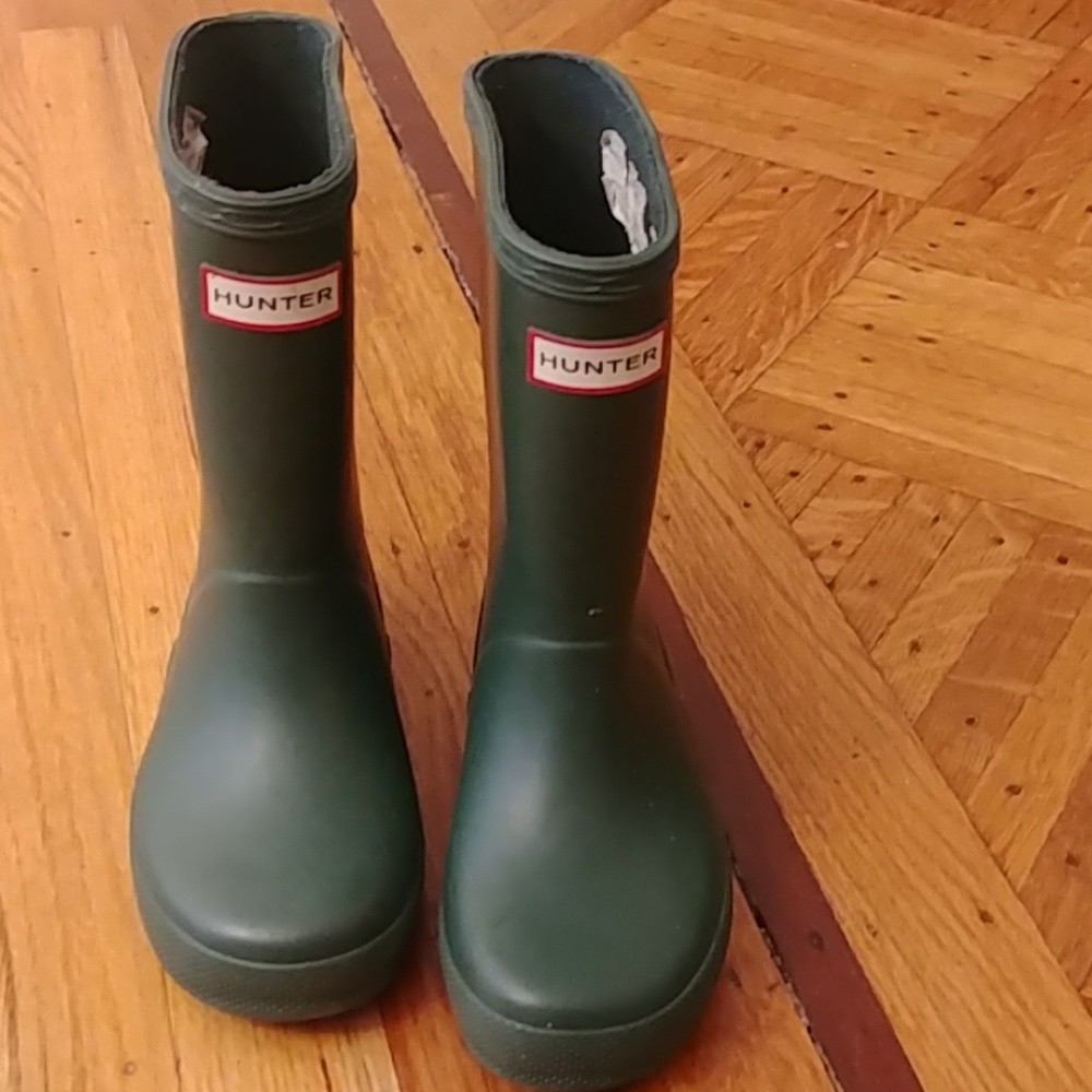 Kids Hunter boots matt green color